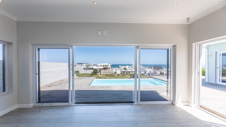 To Let 4 Bedroom Property for Rent in Bloubergstrand Western Cape